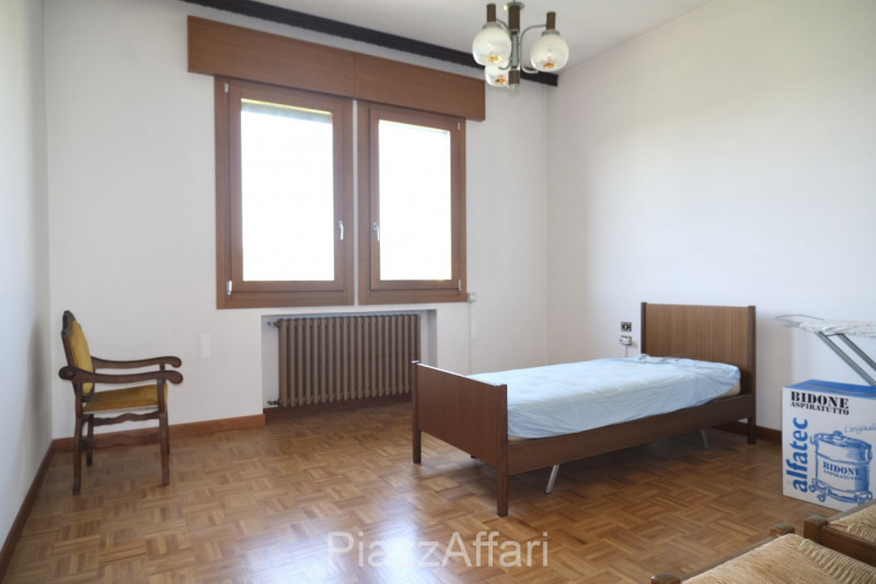AMPIO APPARTAMENTO CON INGRESSO INDIPENDENTE – CENTRO BRUGINE
In pieno centro a Brugine, proponia...