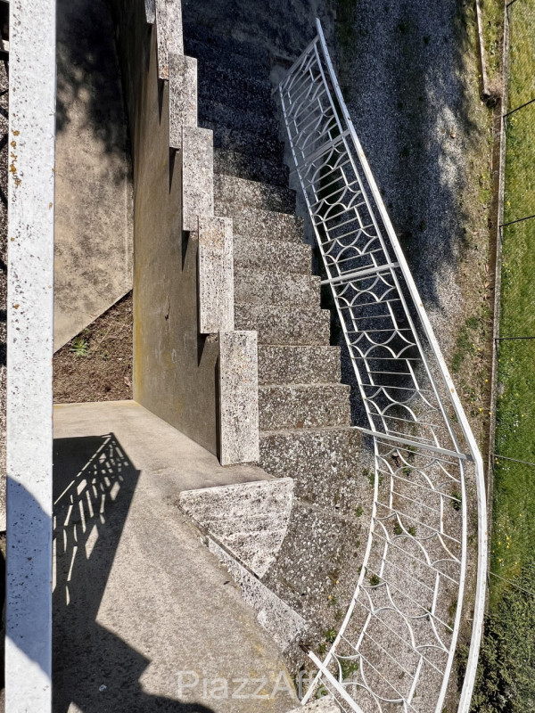 AMPIO APPARTAMENTO CON INGRESSO INDIPENDENTE – CENTRO BRUGINE
In pieno centro a Brugine, proponia...