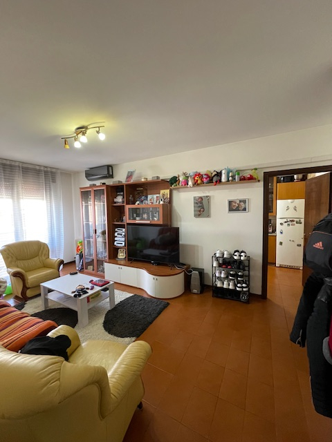 VIGODARZERE proponiamo in vendita un grazioso appartamento al 2° ed ultimo piano. 
L'immobile è c...