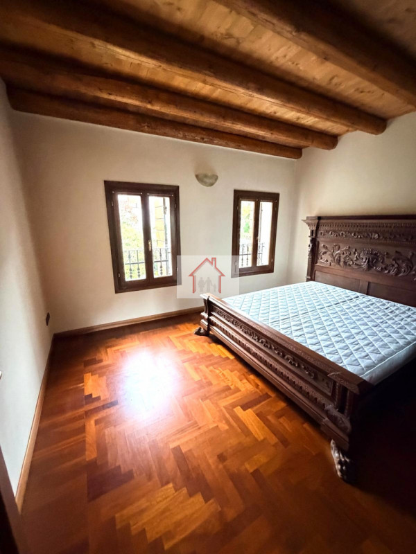 Rif: DB373
X INFO - Denis: 340.254.0785
Proponiamo in vendita una splendida casa a schiera di por...