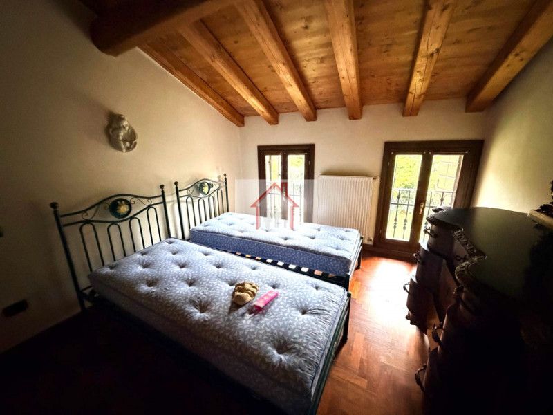 Rif: DB373
X INFO - Denis: 340.254.0785
Proponiamo in vendita una splendida casa a schiera di por...