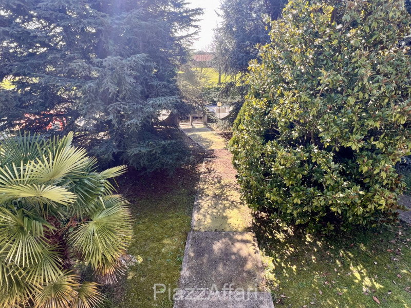 SOLUZIONE BIFAMILIARE INTERA – CENTRO BRUGINE: L'IDEALE PER DUE NUCLEI FAMILIARI

Cerchi una casa...