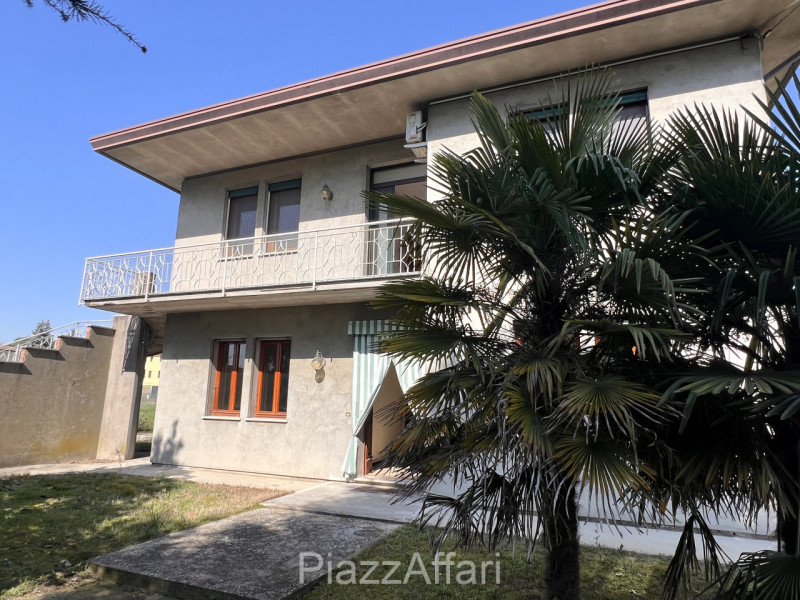 SOLUZIONE BIFAMILIARE INTERA – CENTRO BRUGINE: L'IDEALE PER DUE NUCLEI FAMILIARI

Cerchi una casa...