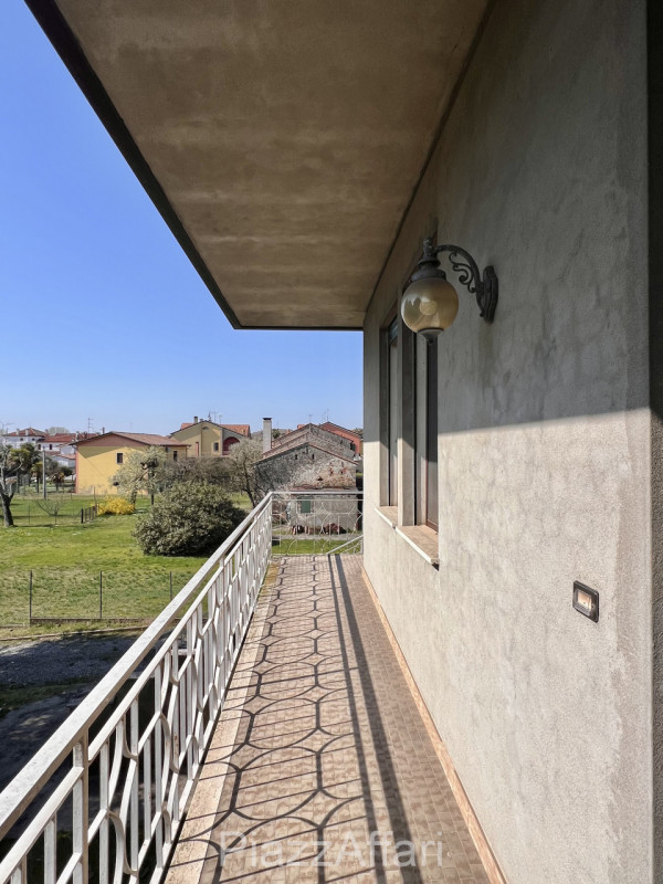 SOLUZIONE BIFAMILIARE INTERA – CENTRO BRUGINE: L'IDEALE PER DUE NUCLEI FAMILIARI

Cerchi una casa...