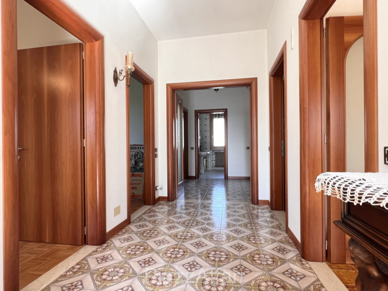 SOLUZIONE BIFAMILIARE INTERA – CENTRO BRUGINE: L'IDEALE PER DUE NUCLEI FAMILIARI

Cerchi una casa...