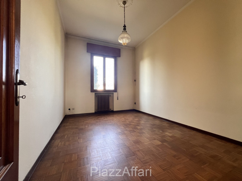 SOLUZIONE BIFAMILIARE INTERA – CENTRO BRUGINE: L'IDEALE PER DUE NUCLEI FAMILIARI

Cerchi una casa...