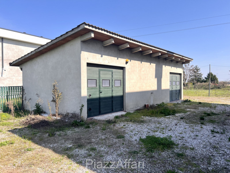 SOLUZIONE BIFAMILIARE INTERA – CENTRO BRUGINE: L'IDEALE PER DUE NUCLEI FAMILIARI

Cerchi una casa...