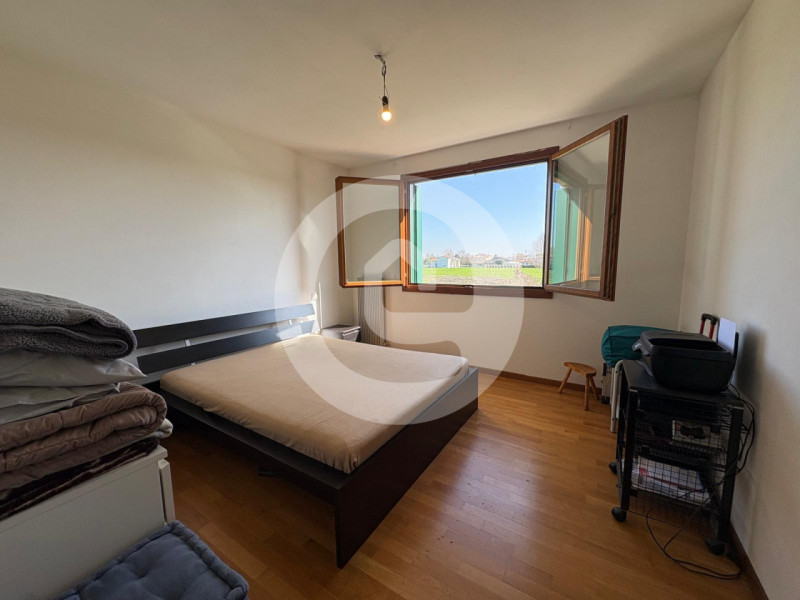 In una delle zone residenziali più conosciute di Arsego, comodissima al centro del paese, proponi...