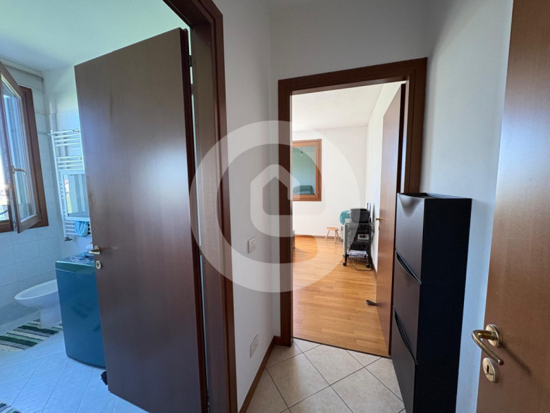 In una delle zone residenziali più conosciute di Arsego, comodissima al centro del paese, proponi...