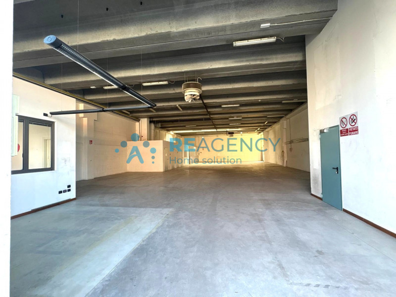 VICENZA EST – CAPANNONE RECENTE IN LOCAZIONE - POSIZIONE STRATEGICA

Stai cercando uno spazio che...