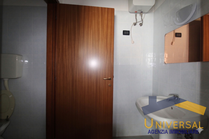 Scopri questo capannone artigianale situato nel cuore della zona produttiva di Loreggia, un'ottim...