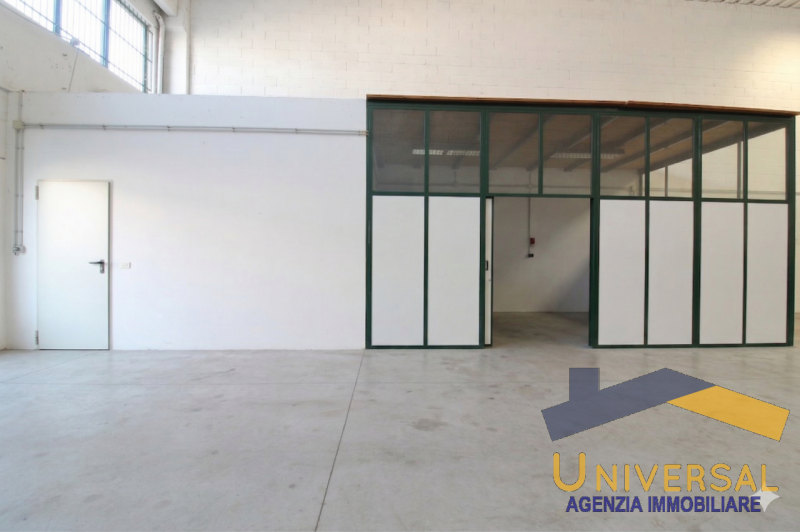 Scopri questo capannone artigianale situato nel cuore della zona produttiva di Loreggia, un'ottim...