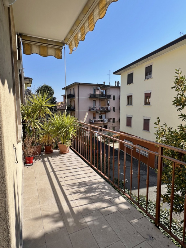 VICENZA OVEST: BICAMERE + STUDIO CON TERRAZZE E GARAGE - Rif. 8369
In fondo ad una tranquilla str...