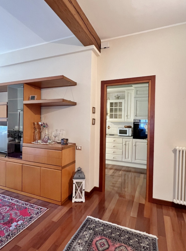 VICENZA OVEST: BICAMERE + STUDIO CON TERRAZZE E GARAGE - Rif. 8369
In fondo ad una tranquilla str...