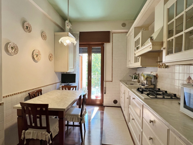 VICENZA OVEST: BICAMERE + STUDIO CON TERRAZZE E GARAGE - Rif. 8369
In fondo ad una tranquilla str...