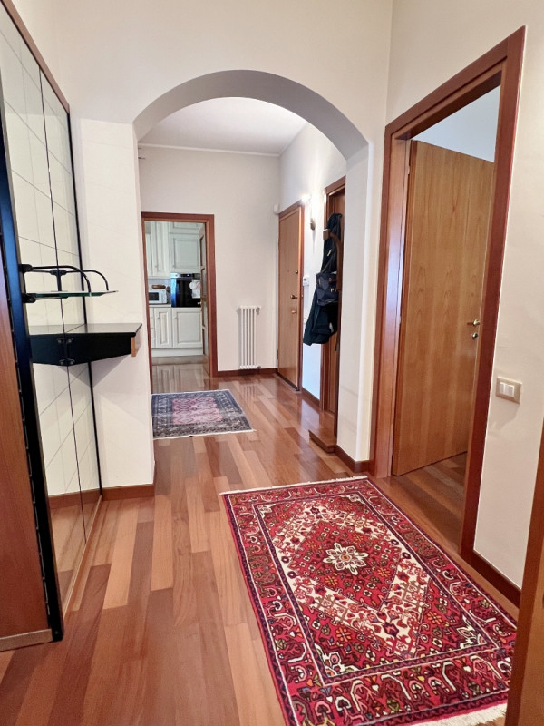 VICENZA OVEST: BICAMERE + STUDIO CON TERRAZZE E GARAGE - Rif. 8369
In fondo ad una tranquilla str...