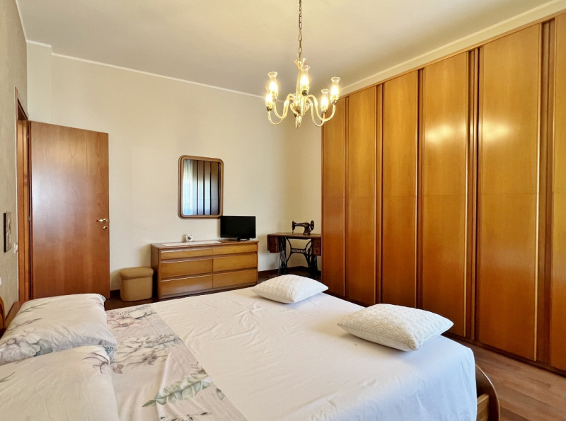 VICENZA OVEST: BICAMERE + STUDIO CON TERRAZZE E GARAGE - Rif. 8369
In fondo ad una tranquilla str...