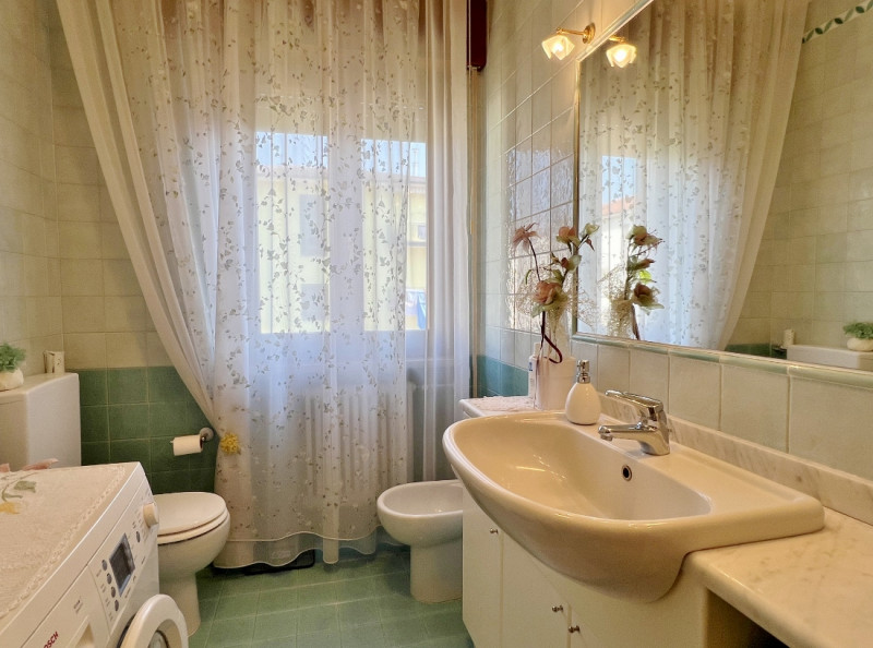 VICENZA OVEST: BICAMERE + STUDIO CON TERRAZZE E GARAGE - Rif. 8369
In fondo ad una tranquilla str...