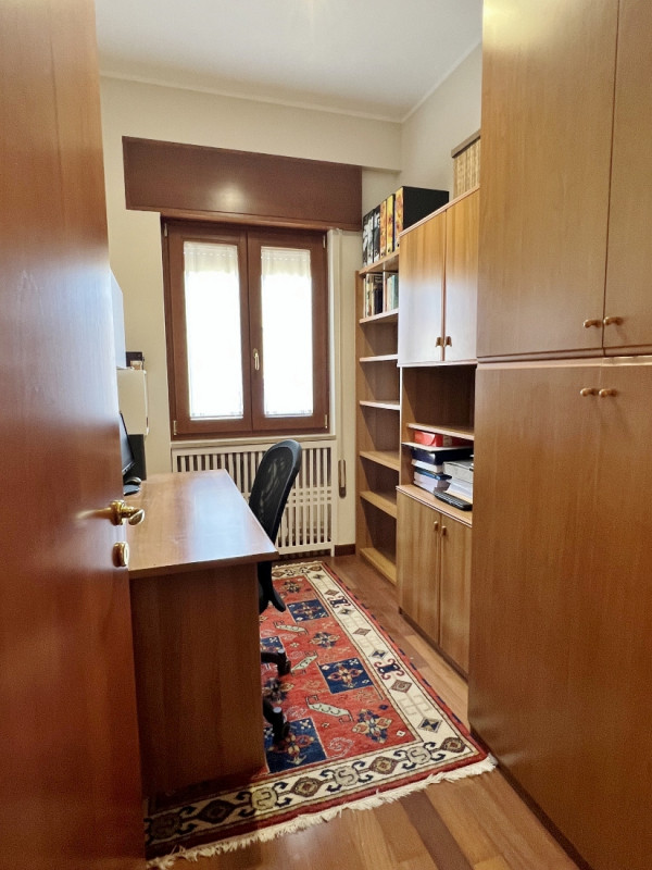 VICENZA OVEST: BICAMERE + STUDIO CON TERRAZZE E GARAGE - Rif. 8369
In fondo ad una tranquilla str...