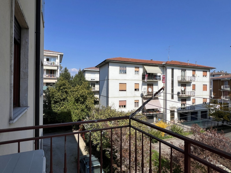 VICENZA OVEST: BICAMERE + STUDIO CON TERRAZZE E GARAGE - Rif. 8369
In fondo ad una tranquilla str...