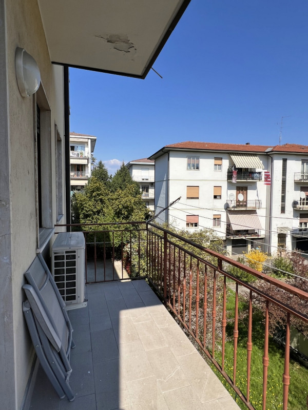 VICENZA OVEST: BICAMERE + STUDIO CON TERRAZZE E GARAGE - Rif. 8369
In fondo ad una tranquilla str...
