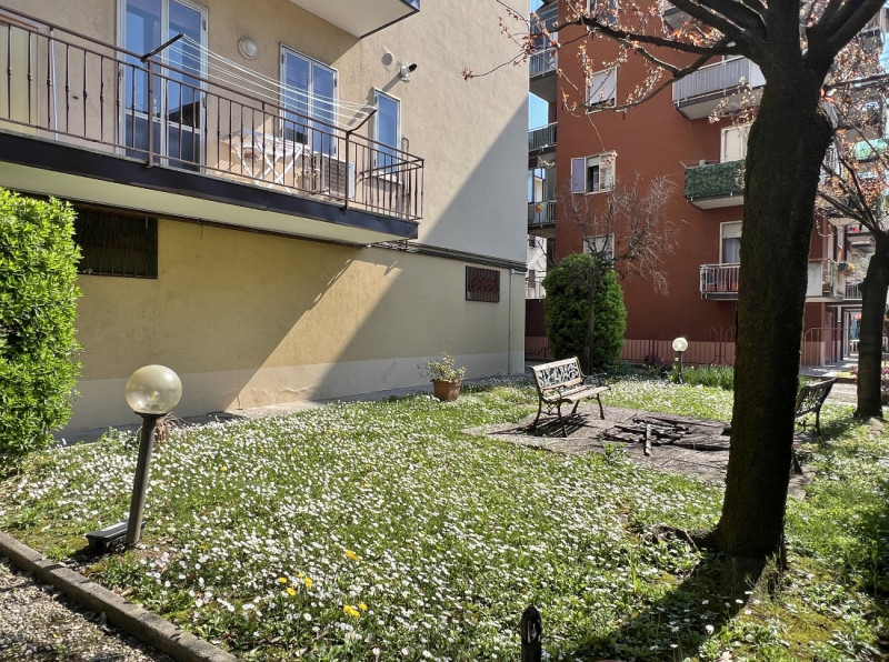 VICENZA OVEST: BICAMERE + STUDIO CON TERRAZZE E GARAGE - Rif. 8369
In fondo ad una tranquilla str...