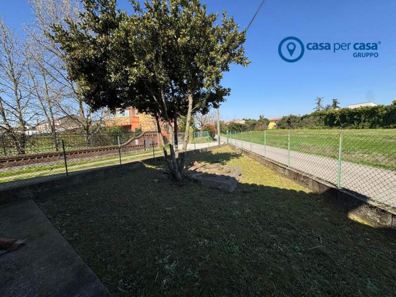 APPROVATO GRUPPO CASA PER CASA: VALUTATO, CONTROLLATO, GESTITO IN ESCLUSIVA!

ZONA:
L'abitazione ...