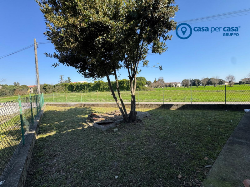 APPROVATO GRUPPO CASA PER CASA: VALUTATO, CONTROLLATO, GESTITO IN ESCLUSIVA!

ZONA:
L'abitazione ...