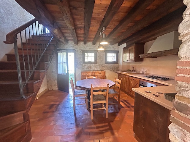 Nel cuore di Castelcucco, in un affascinante borgo risalente al 1600 immerso tra le dolci colline...