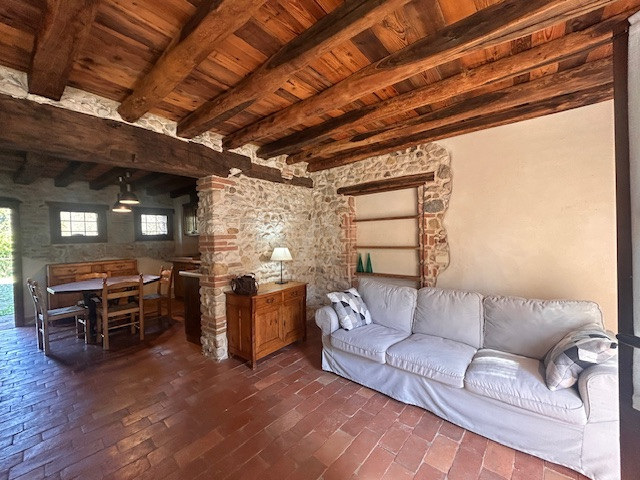 Nel cuore di Castelcucco, in un affascinante borgo risalente al 1600 immerso tra le dolci colline...