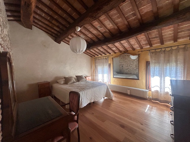 Nel cuore di Castelcucco, in un affascinante borgo risalente al 1600 immerso tra le dolci colline...