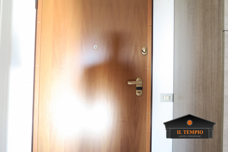 Proponiamo in vendita luminoso midi di generose dimensioni, situato in un contesto tranquillo e b...