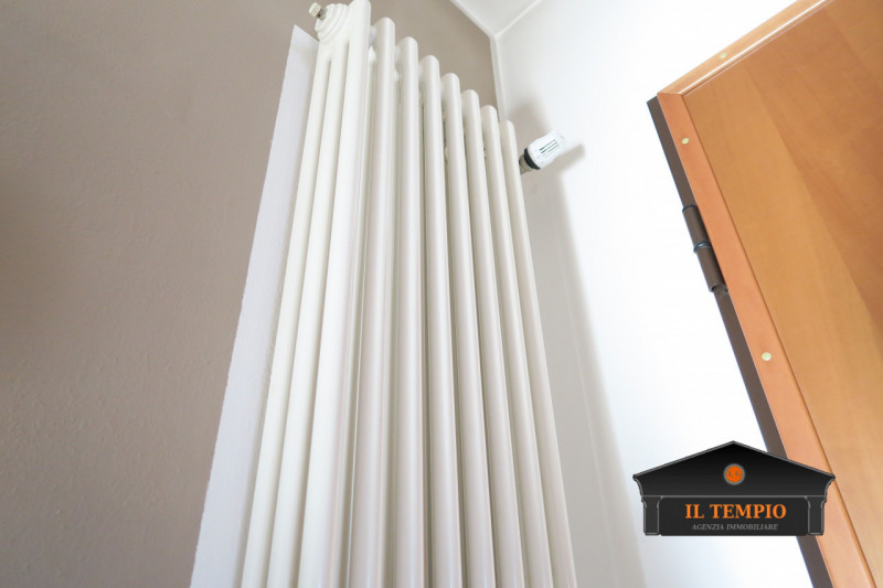 Proponiamo in vendita luminoso midi di generose dimensioni, situato in un contesto tranquillo e b...