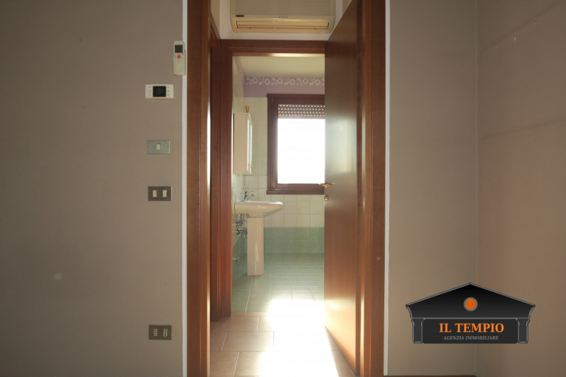 Mini appartamento di ampie dimensioni con terrazzo e doppi garage – ottima esposizione

Proponiam...