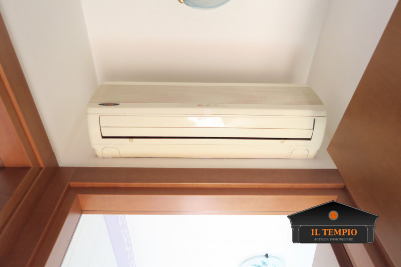 Proponiamo in vendita luminoso midi di generose dimensioni, situato in un contesto tranquillo e b...