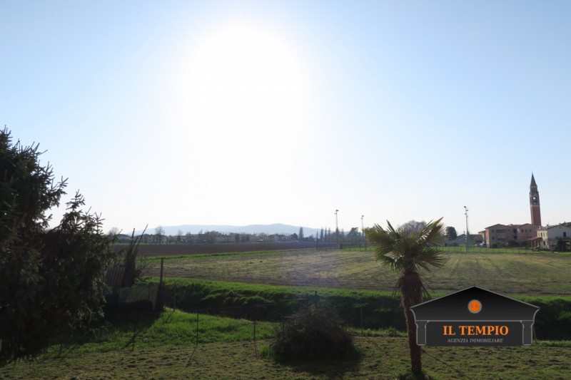 Mini appartamento di ampie dimensioni con terrazzo e doppi garage – ottima esposizione

Proponiam...