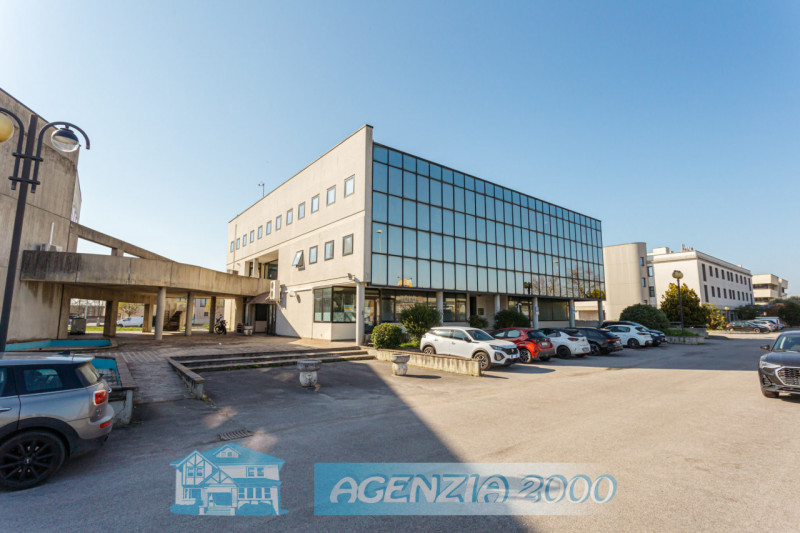 A CONSELVE IN ZONA INDUSTRIALE NEL MEZZO DELLE ATTIVITA' COMMERCIALI E PRODUTTIVE IL TUO NUOVO EL...