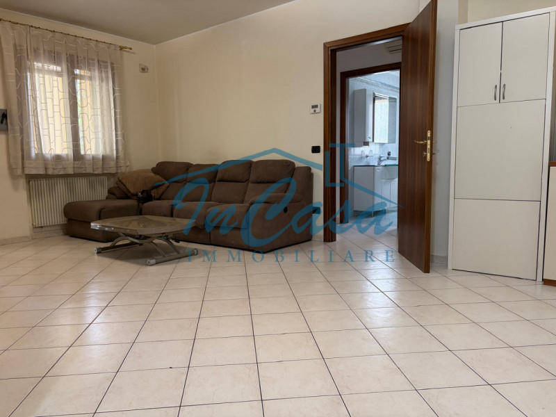 Scopri questo affascinante appartamento bilocale situato nel cuore di Casale sul Sile, un comune ...