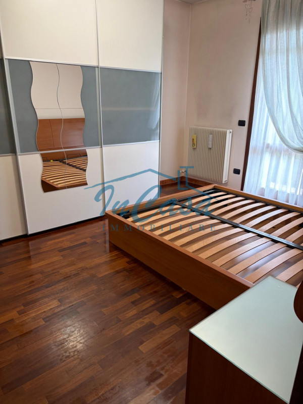 Scopri questo affascinante appartamento bilocale situato nel cuore di Casale sul Sile, un comune ...