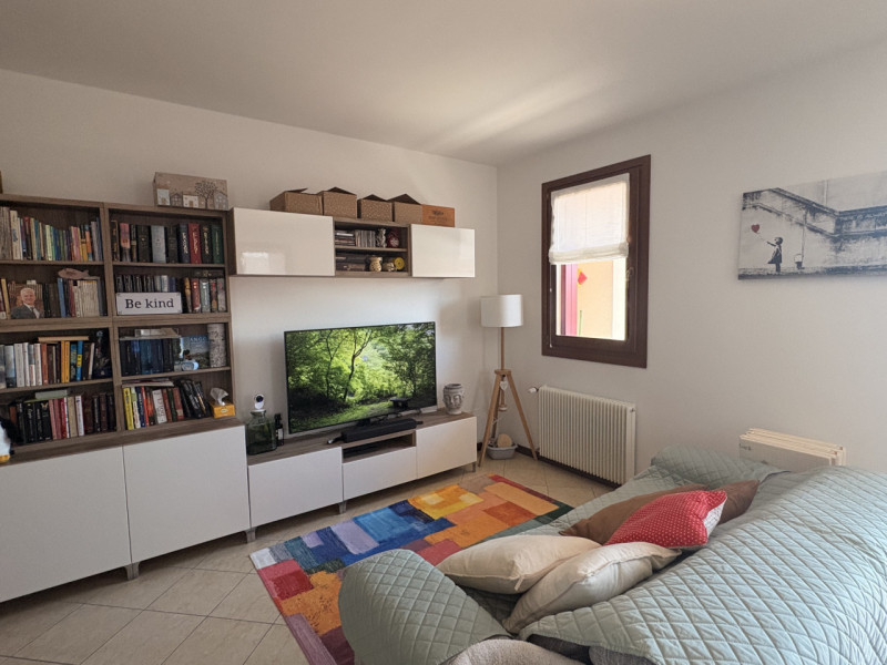 Scopri questo splendido attico situato nel cuore di Mellaredo, una delle zone più ricercate del c...