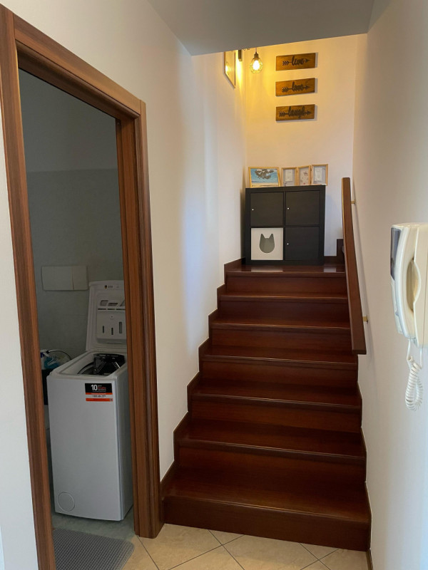 Scopri questo splendido attico situato nel cuore di Mellaredo, una delle zone più ricercate del c...