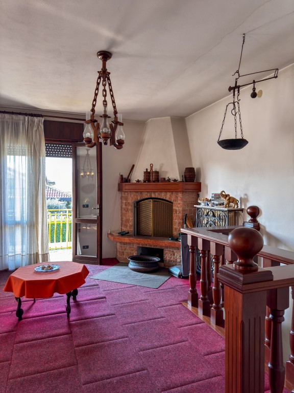 COMPOSIZIONE:
Proponiamo in vendita casa singola con scoperto di pertinenza. Al piano terra trovi...