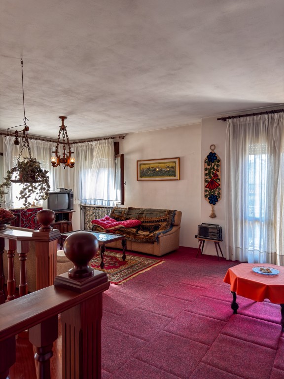 COMPOSIZIONE:
Proponiamo in vendita casa singola con scoperto di pertinenza. Al piano terra trovi...