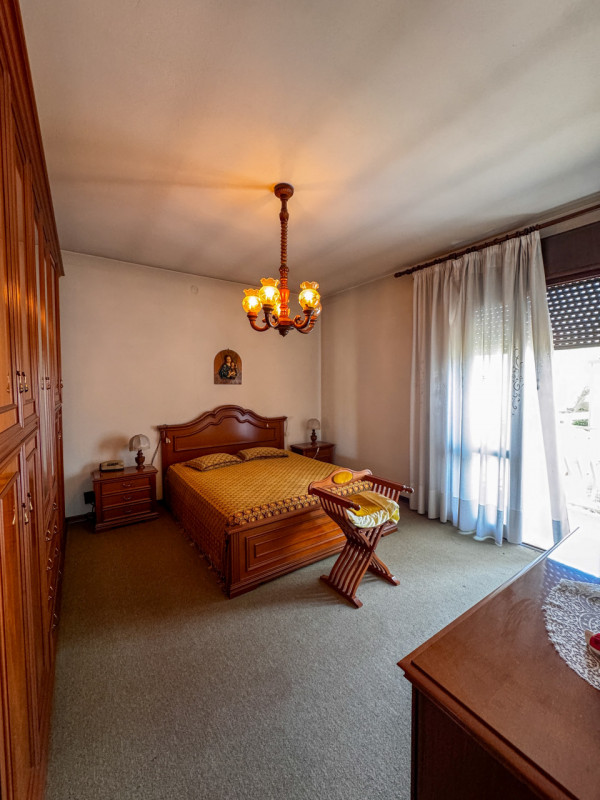 COMPOSIZIONE:
Proponiamo in vendita casa singola con scoperto di pertinenza. Al piano terra trovi...