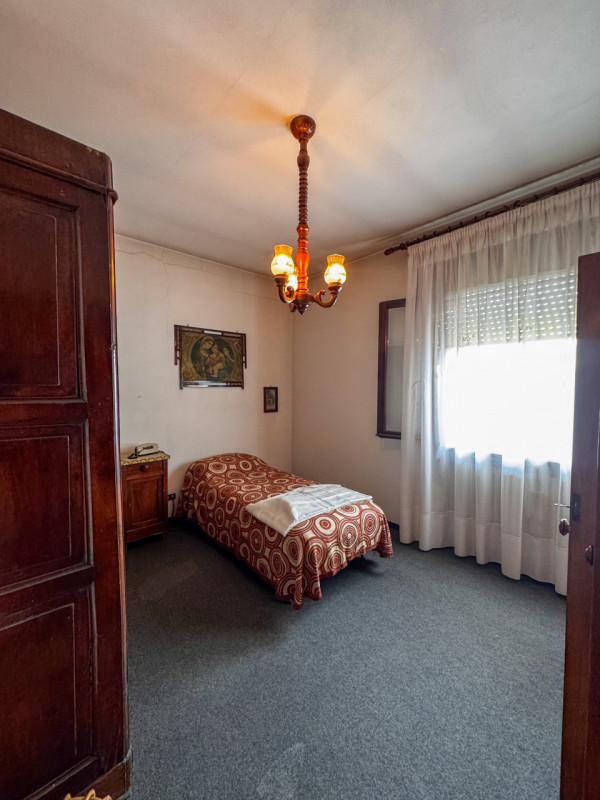 COMPOSIZIONE:
Proponiamo in vendita casa singola con scoperto di pertinenza. Al piano terra trovi...