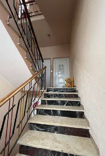 Rif. A.A.210-25

Vendita all'asta - appartamento al 1° piano in data 07 maggio 2026

Descrizione:...