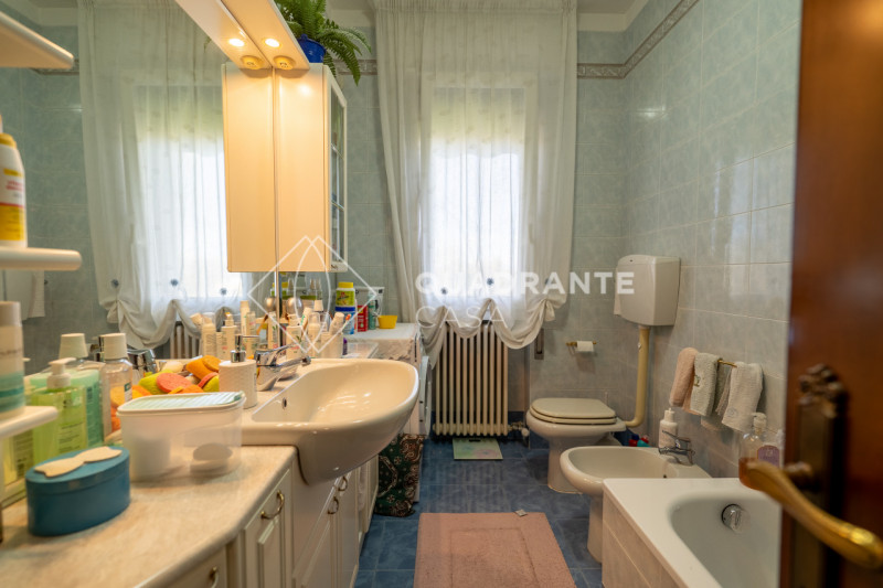 ABANO TERME - In una tranquilla zona di Abano Terme, proponiamo in vendita una porzione di bifami...