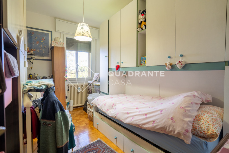 ABANO TERME - In una tranquilla zona di Abano Terme, proponiamo in vendita una porzione di bifami...