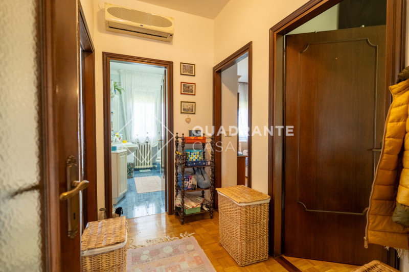 ABANO TERME - In una tranquilla zona di Abano Terme, proponiamo in vendita una porzione di bifami...