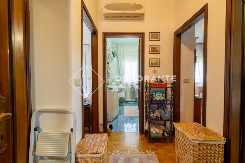 ABANO TERME - In una tranquilla zona di Abano Terme, proponiamo in vendita una porzione di bifami...